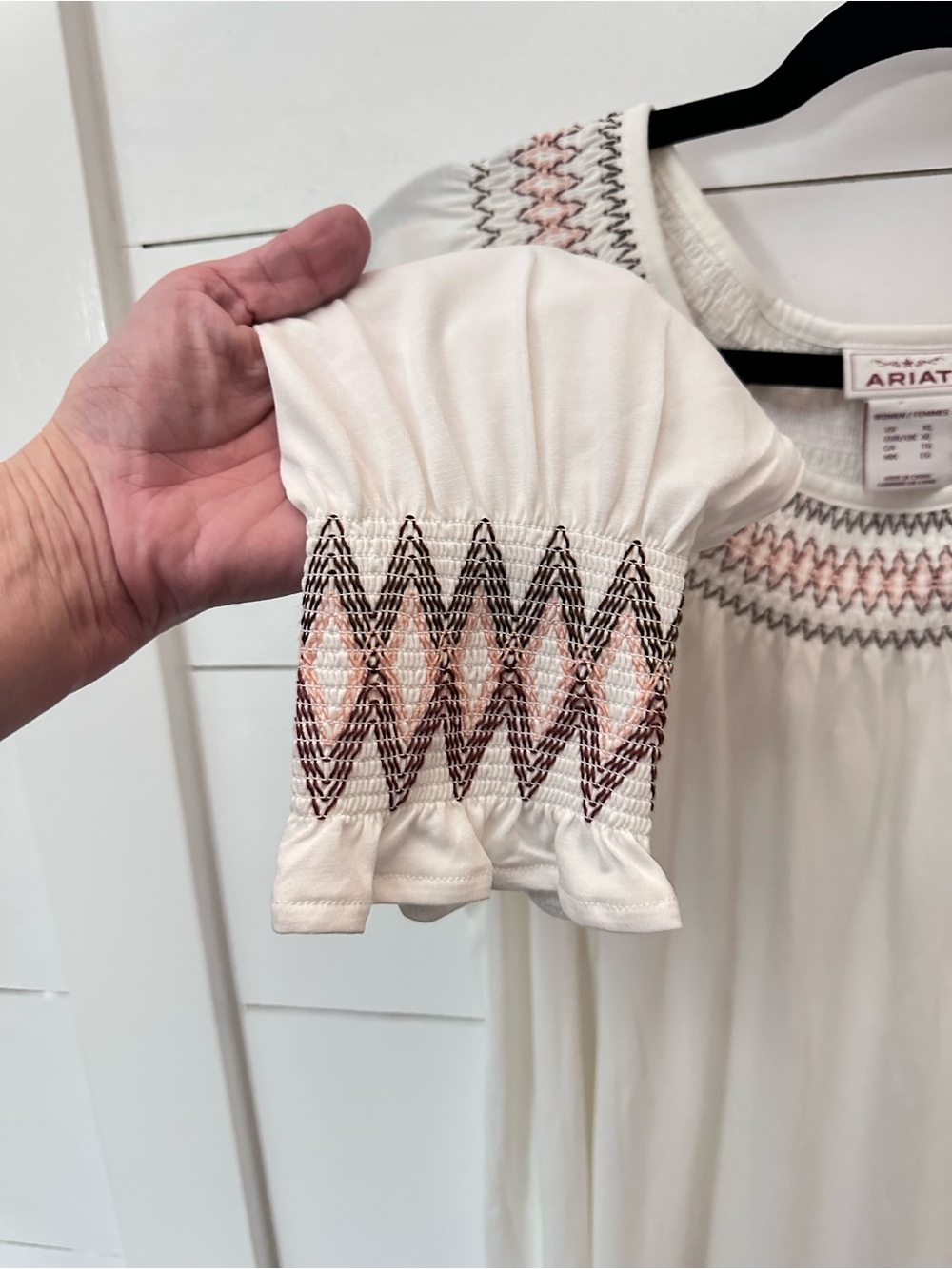 Ariat XL Prairie embroidered stitching on cuff-neck stretch smocked cream tunic - Picture 5 of 14